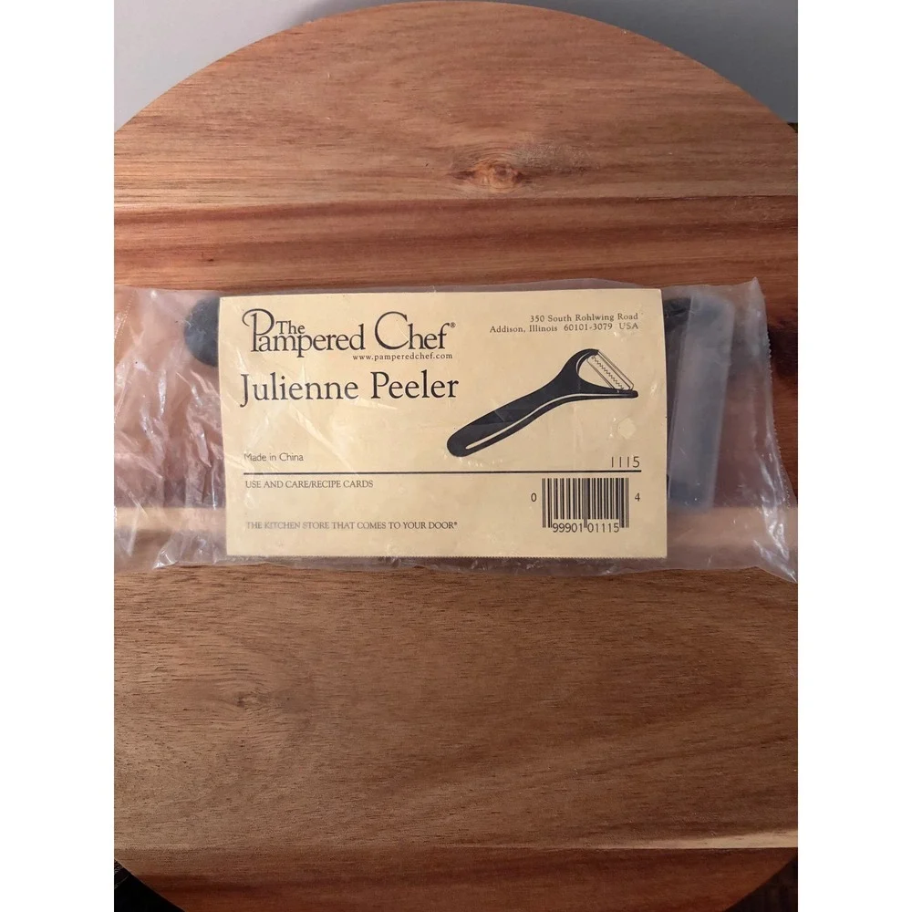 Pampered Chef Julienne Peeler #1115 Serrated with Cover New Sealed Retired